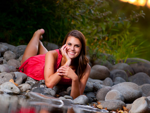 senior pictures next to creek